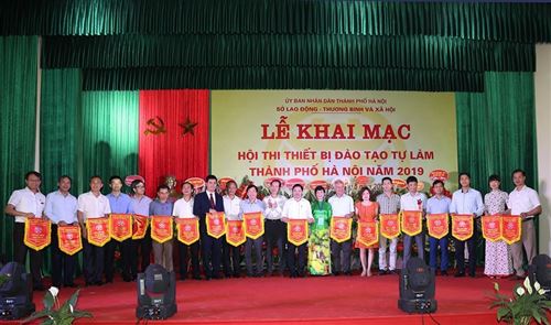 KHAI MẠC HỘI THI THIẾT BỊ ĐÀO TẠO TỰ LÀM THÀNH PHỐ HÀ NỘI NĂM 2019 TẠI TRƯỜNG TRUNG CẤP NGHỀ CƠ KHÍ I HÀ NỘI