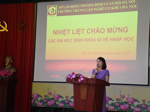 Trường Trung cấp nghề Cơ khí I Hà Nội tổ chức nhập học cho học sinh Khóa 42