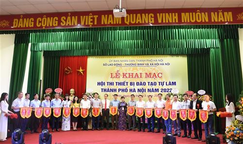 KHAI MẠC HỘI THI THIẾT BỊ ĐÀO TẠO TỰ LÀM THÀNH PHỐ HÀ NỘI NĂM 2022